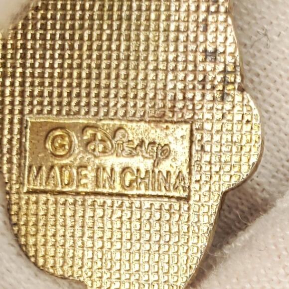 Disney Designs Vintage Goofy Enamel Pin - Picture 11 of 12